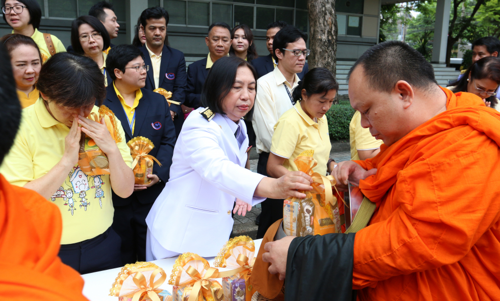 พิธีทำบุญตักบาตรพระสงฆ์ ณ กระทรวงการคลัง9