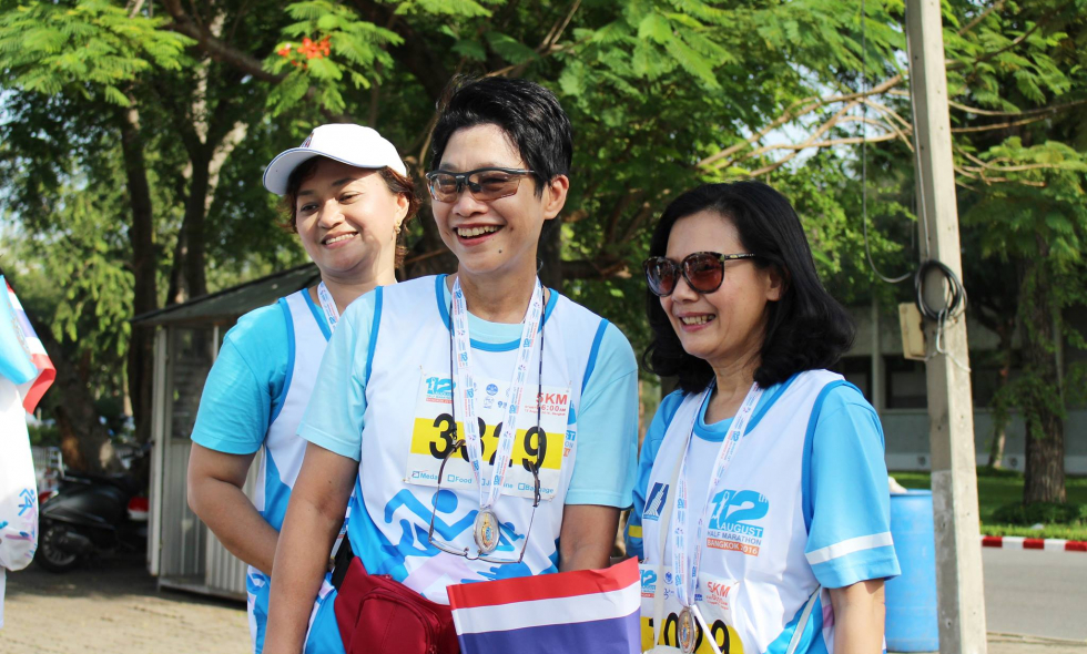 ผู้บริหารและพนักงานกองทุนเงินให้กู้ยืมเพื่อการศึกษา ร่วมกิจกรรมวิ่ง 12 สิงหา ฮาล์ฟ มาราธอน กรุงเทพฯ 2016-3