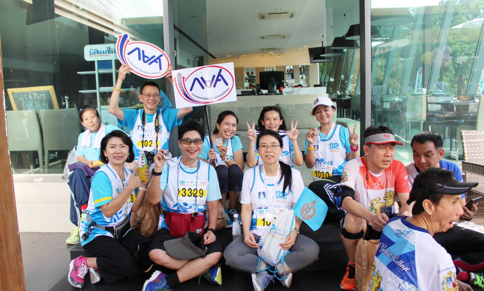 ผู้บริหารและพนักงานกองทุนเงินให้กู้ยืมเพื่อการศึกษา ร่วมกิจกรรมวิ่ง 12 สิงหา ฮาล์ฟ มาราธอน กรุงเทพฯ 2016-5