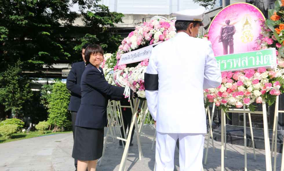 ถวายพวงมาลาพระบาทสมเด็จพระจุลจอมเกล้าเจ้าอยู่หัว-3