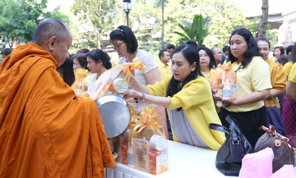 พิธีทำบุญตักบาตรพื่อถวายเป็นพระราชกุศล พระบาทสมเด็จพระปรมินทรมหาภูมิพลอดุลยเดช บรมนาถบพิตร-7