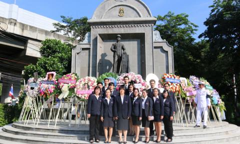 ถวายพวงมาลาพระบาทสมเด็จพระจุลจอมเกล้าเจ้าอยู่หัว