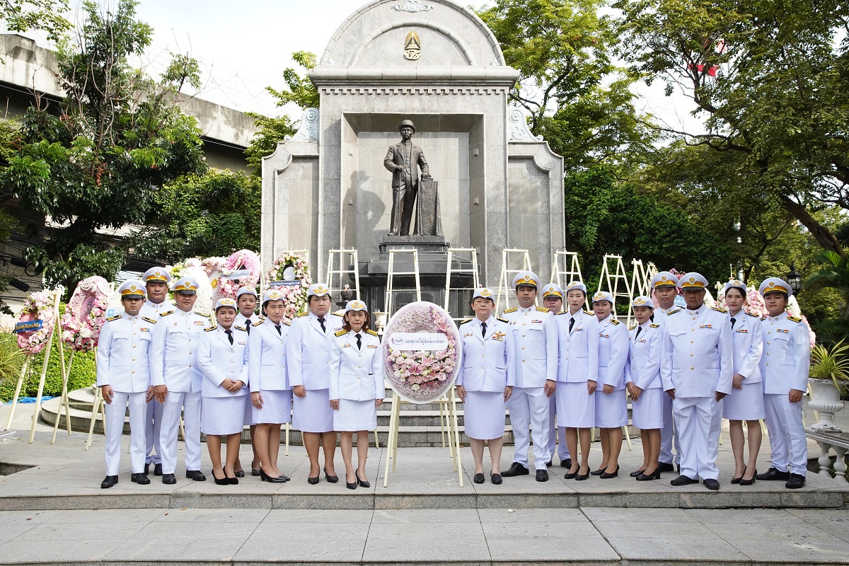 กยศ. ร่วมพิธีวางพวงมาลาถวายสักการะพระบรมราชานุสาวรีย์พระบาทสมเด็จพระจุลจอมเกล้าเจ้าอยู่หัว รัชกาลที่ 5