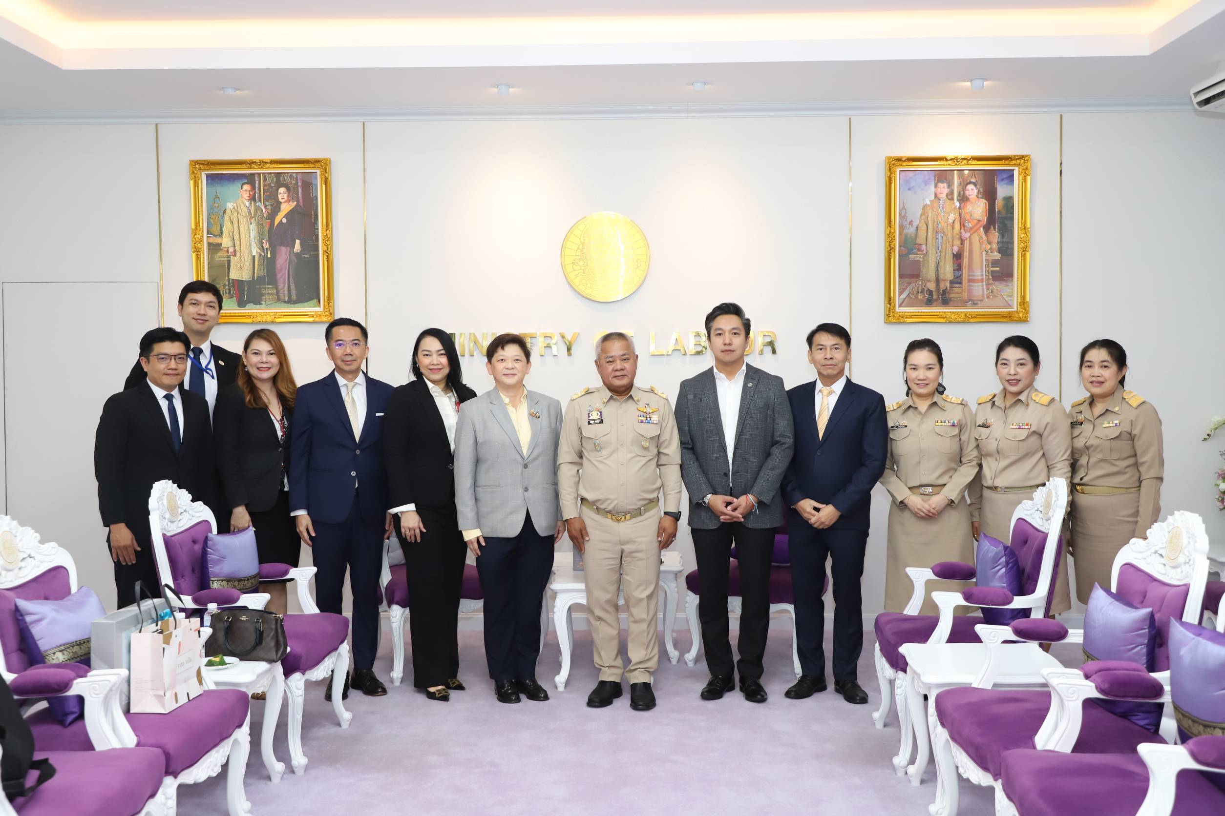 ประชุมหารือแนวทางความร่วมมือในการสร้างงาน เพื่อสนับสนุนการมีงานทำของผู้กู้ยืม ณ กระทรวงแรงงาน