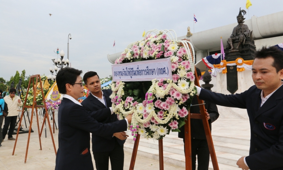 พิธีวางพวงมาลาถวายราชสักการะพระบรมราชานุสาวรีย์พระบาทสมเด็จพระปกเกล้าเจ้าอยู่หัว รัชกาลที่ ๗-3