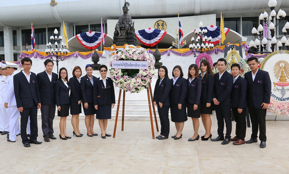 พิธีวางพวงมาลาถวายราชสักการะพระบรมราชานุสาวรีย์พระบาทสมเด็จพระปกเกล้าเจ้าอยู่หัว รัชกาลที่ ๗-4