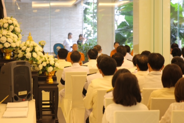 ​กยศ. ร่วมพิธีทำบุญตักบาตรพระสงฆ์เนื่องในโอกาสเฉลิมพระเกียรติสมเด็จพระเจ้าอยู่หัวมหาวชิราลงกรณบดินทรเทพยวรางกูร -3