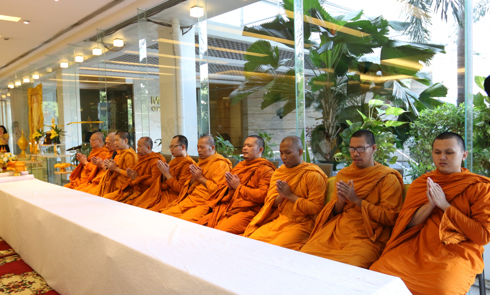 พิธีทำบุญตักบาตรพื่อถวายเป็นพระราชกุศล พระบาทสมเด็จพระปรมินทรมหาภูมิพลอดุลยเดช บรมนาถบพิตร-3