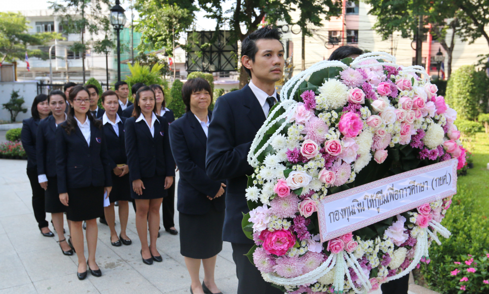 ถวายพวงมาลาพระบาทสมเด็จพระจุลจอมเกล้าเจ้าอยู่หัว-4